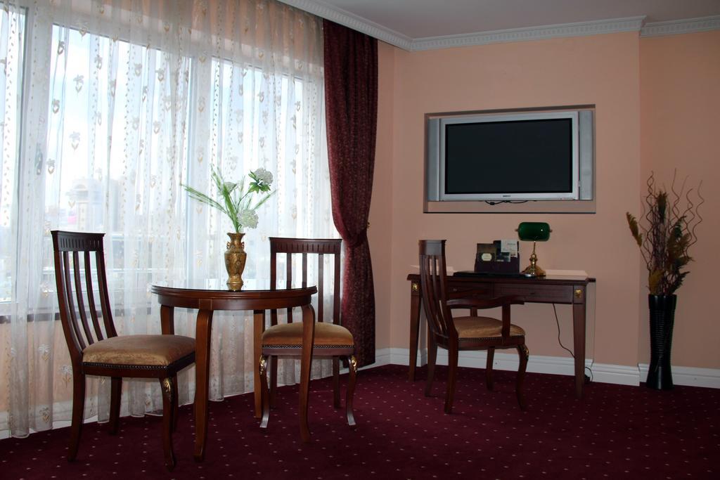 Stone Bridge Hotel Скоп'є Номер фото
