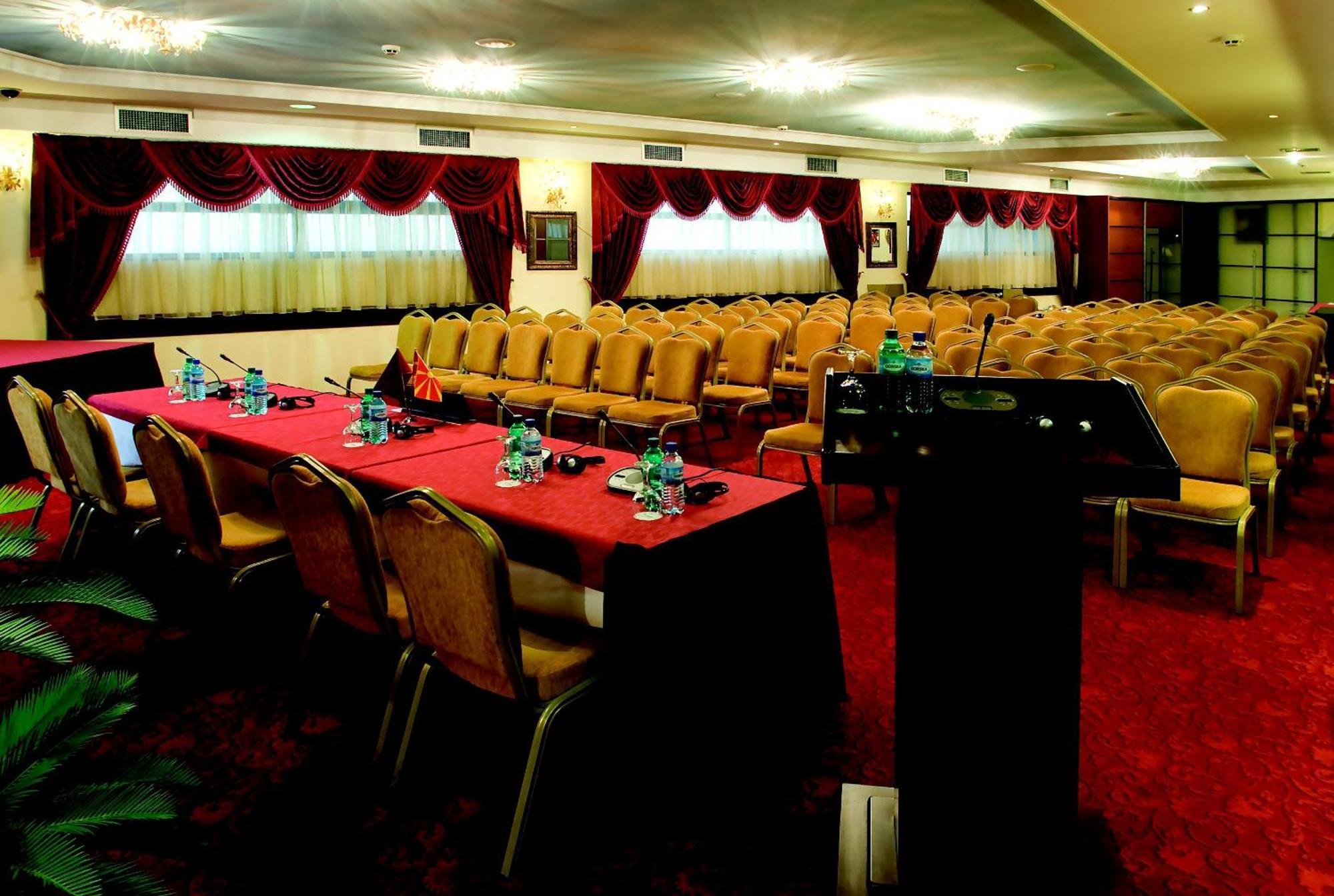 Stone Bridge Hotel Скоп'є Екстер'єр фото