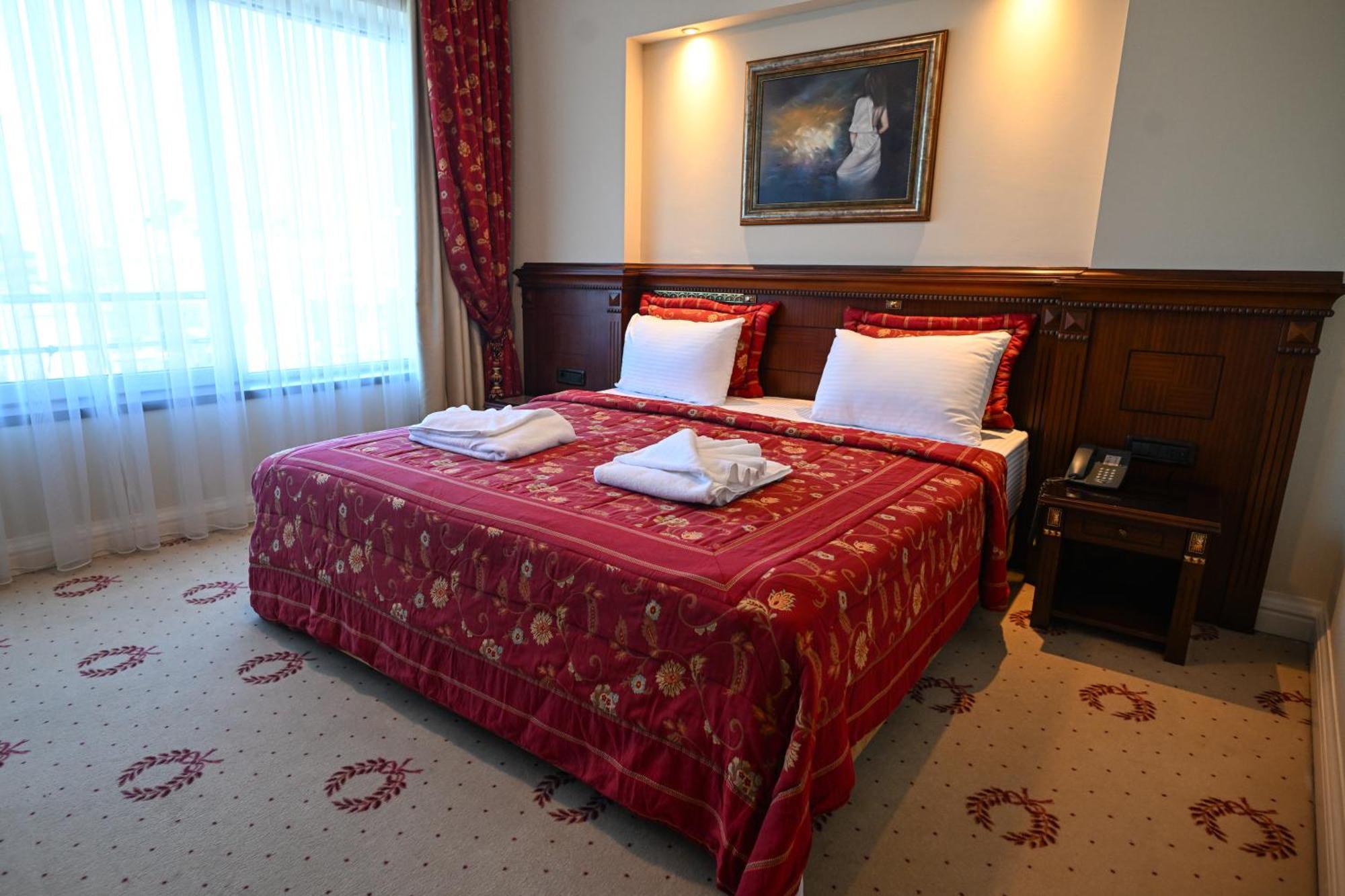 Stone Bridge Hotel Скоп'є Екстер'єр фото