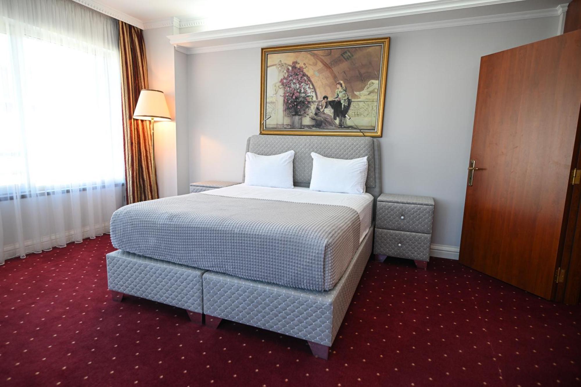 Stone Bridge Hotel Скоп'є Екстер'єр фото