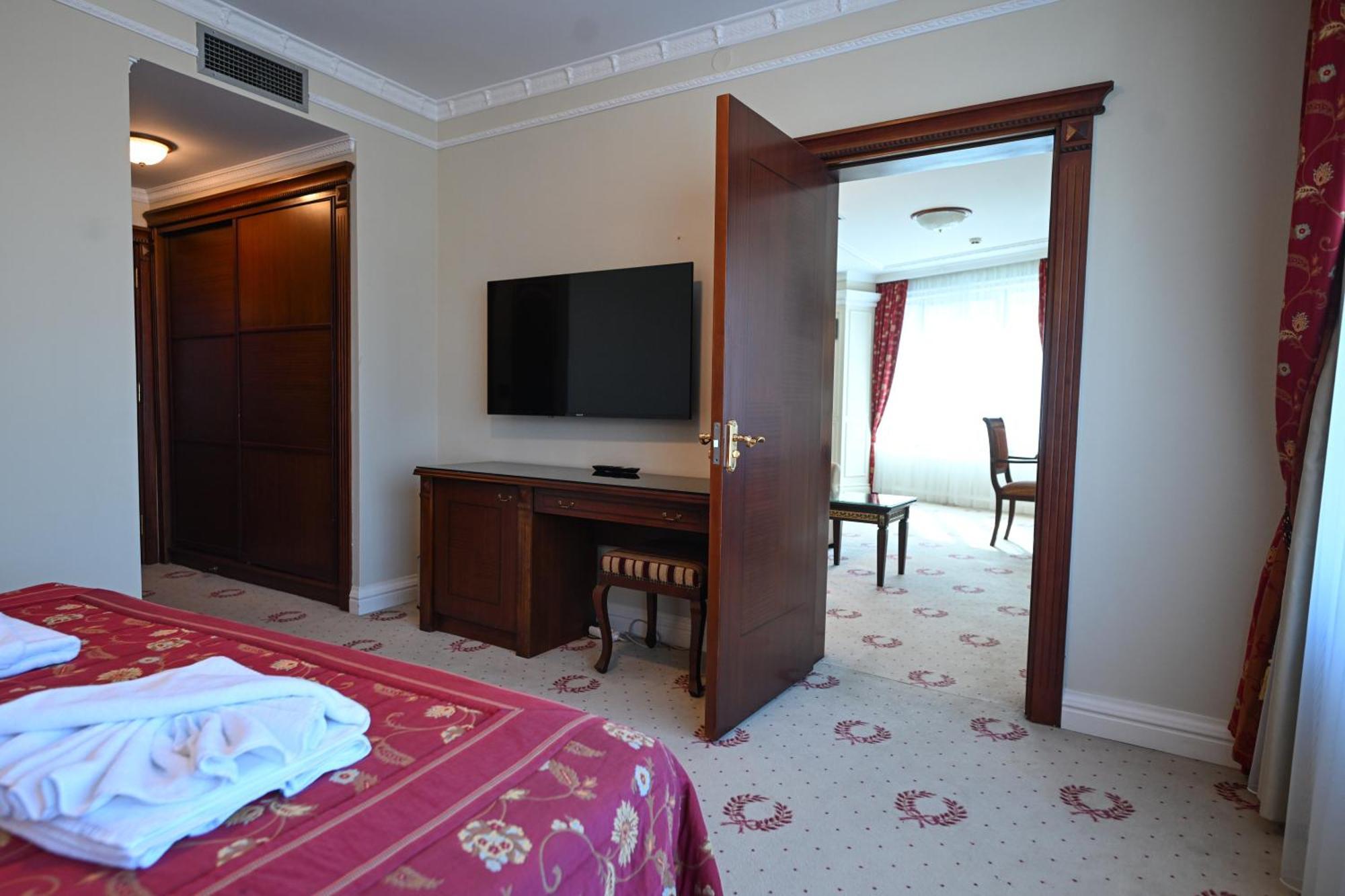 Stone Bridge Hotel Скоп'є Екстер'єр фото