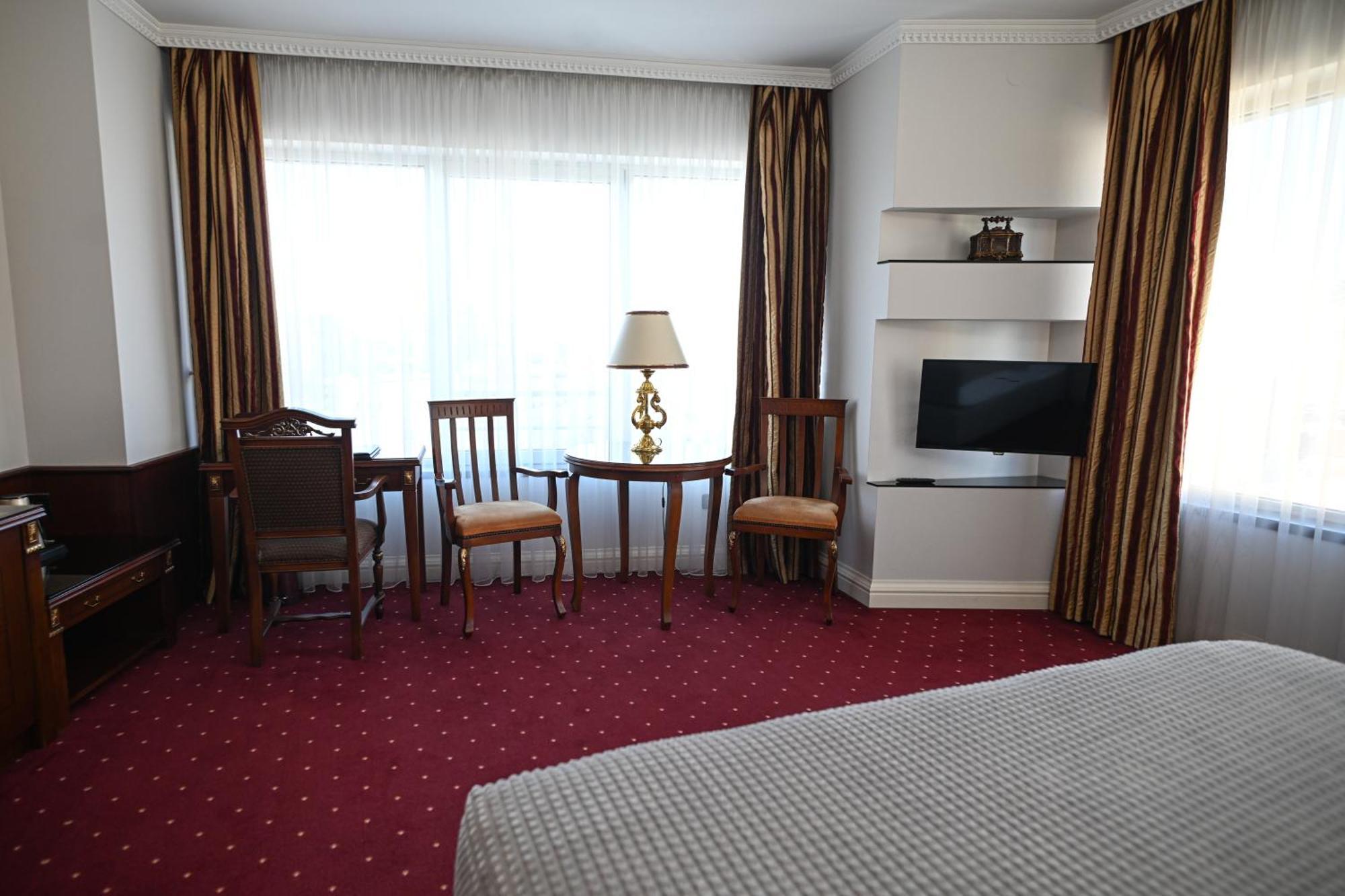 Stone Bridge Hotel Скоп'є Екстер'єр фото