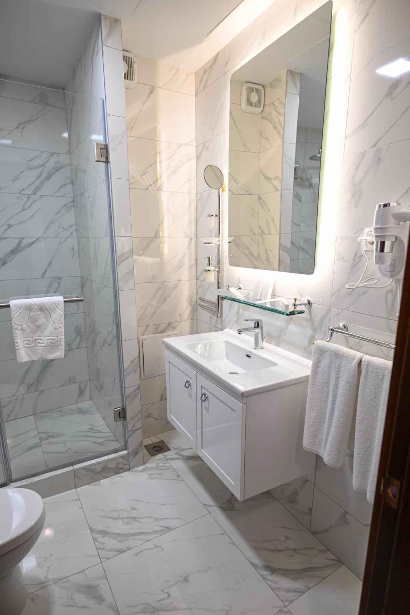 Stone Bridge Hotel Скоп'є Екстер'єр фото