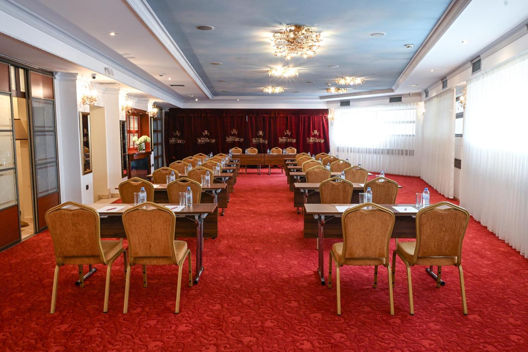 Stone Bridge Hotel Скоп'є Екстер'єр фото