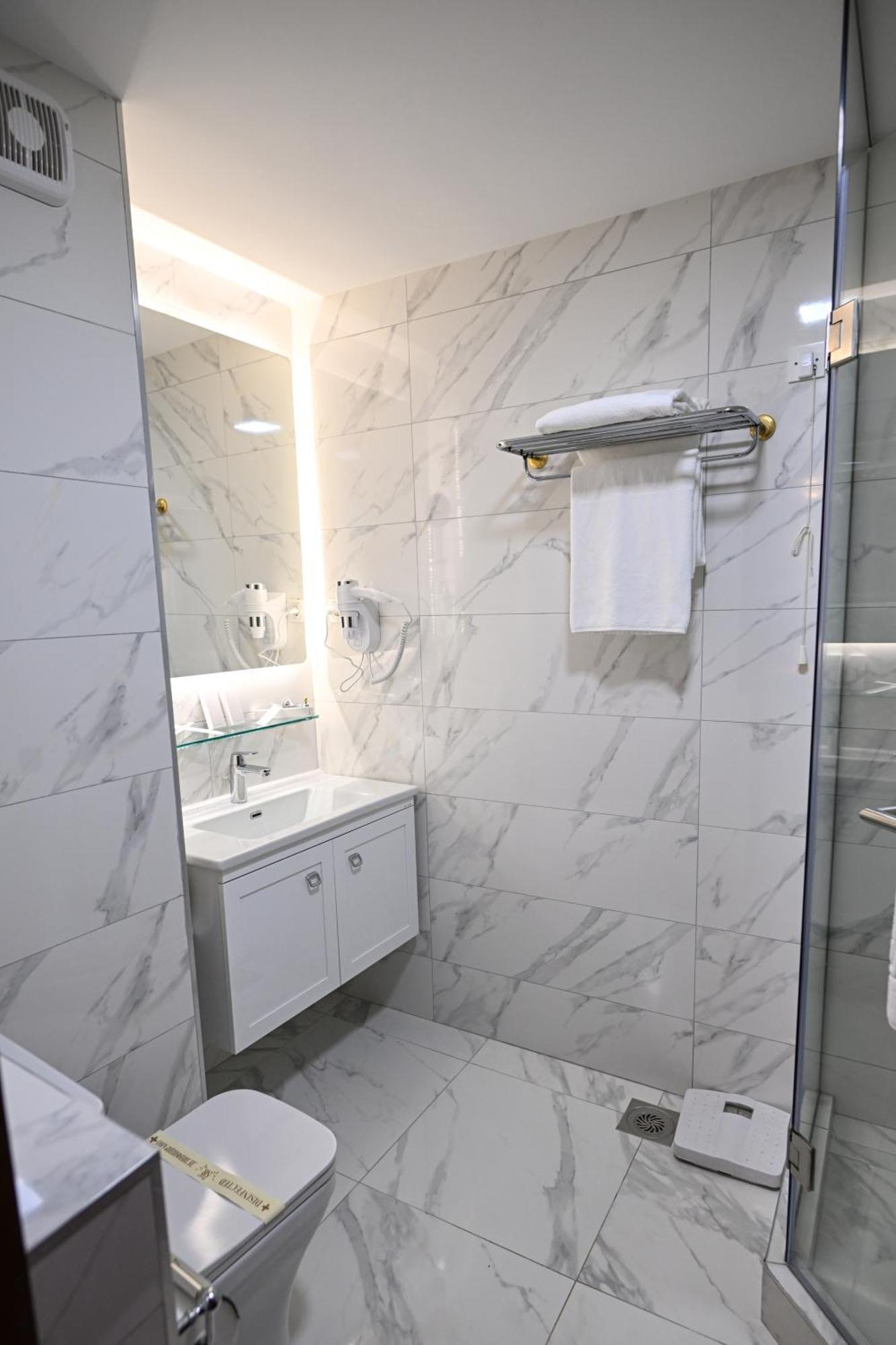 Stone Bridge Hotel Скоп'є Екстер'єр фото