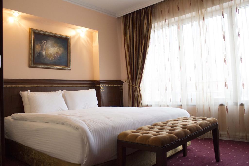 Stone Bridge Hotel Скоп'є Екстер'єр фото