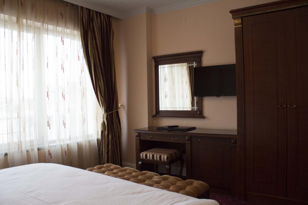 Stone Bridge Hotel Скоп'є Екстер'єр фото